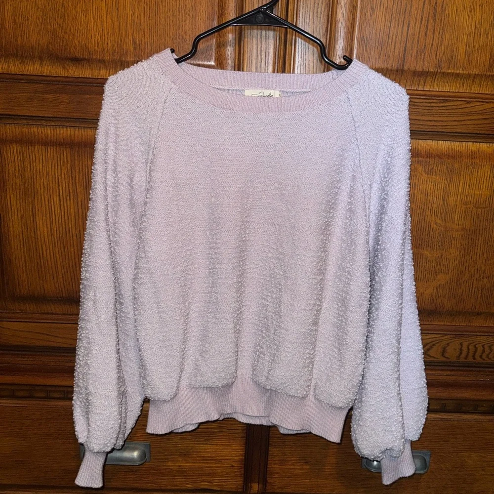Magnolia Boutique Lavender Fuzzy Textured Cropped Sweater Like New